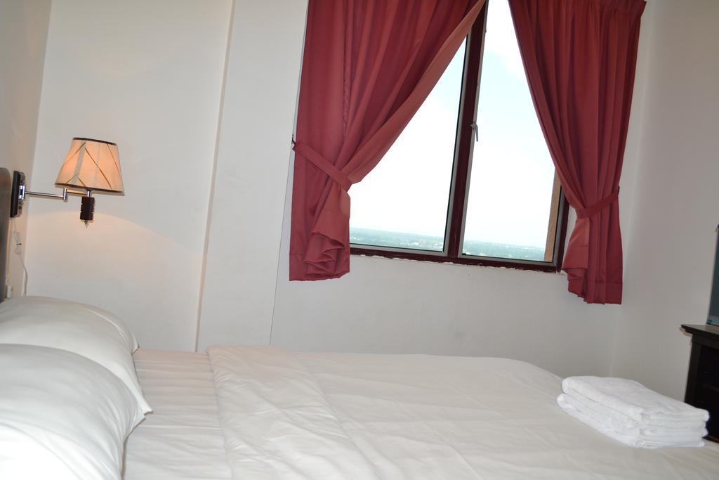 Mutiara Penthouse Hotel Кота-Бару Екстер'єр фото